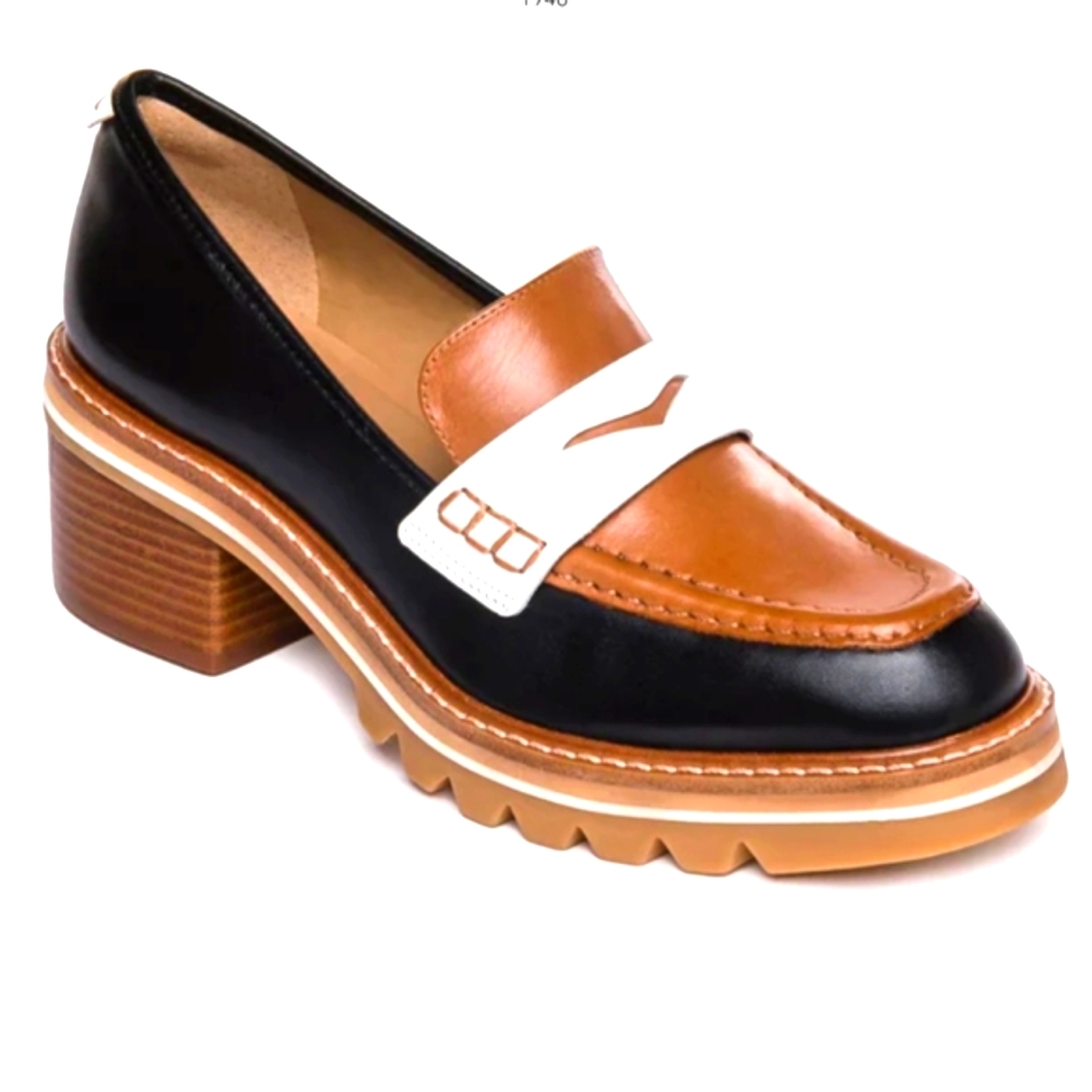 Bernardo Slip-On Leather Loafers - Selma Size 8.5
